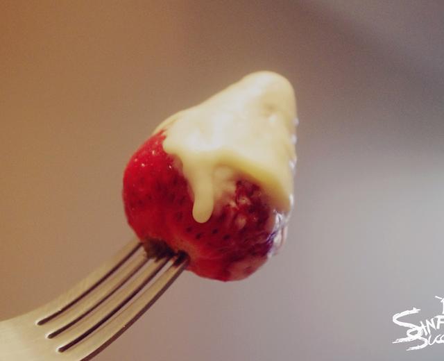 超级赞的奥利奥奶油蘸草莓！的做法