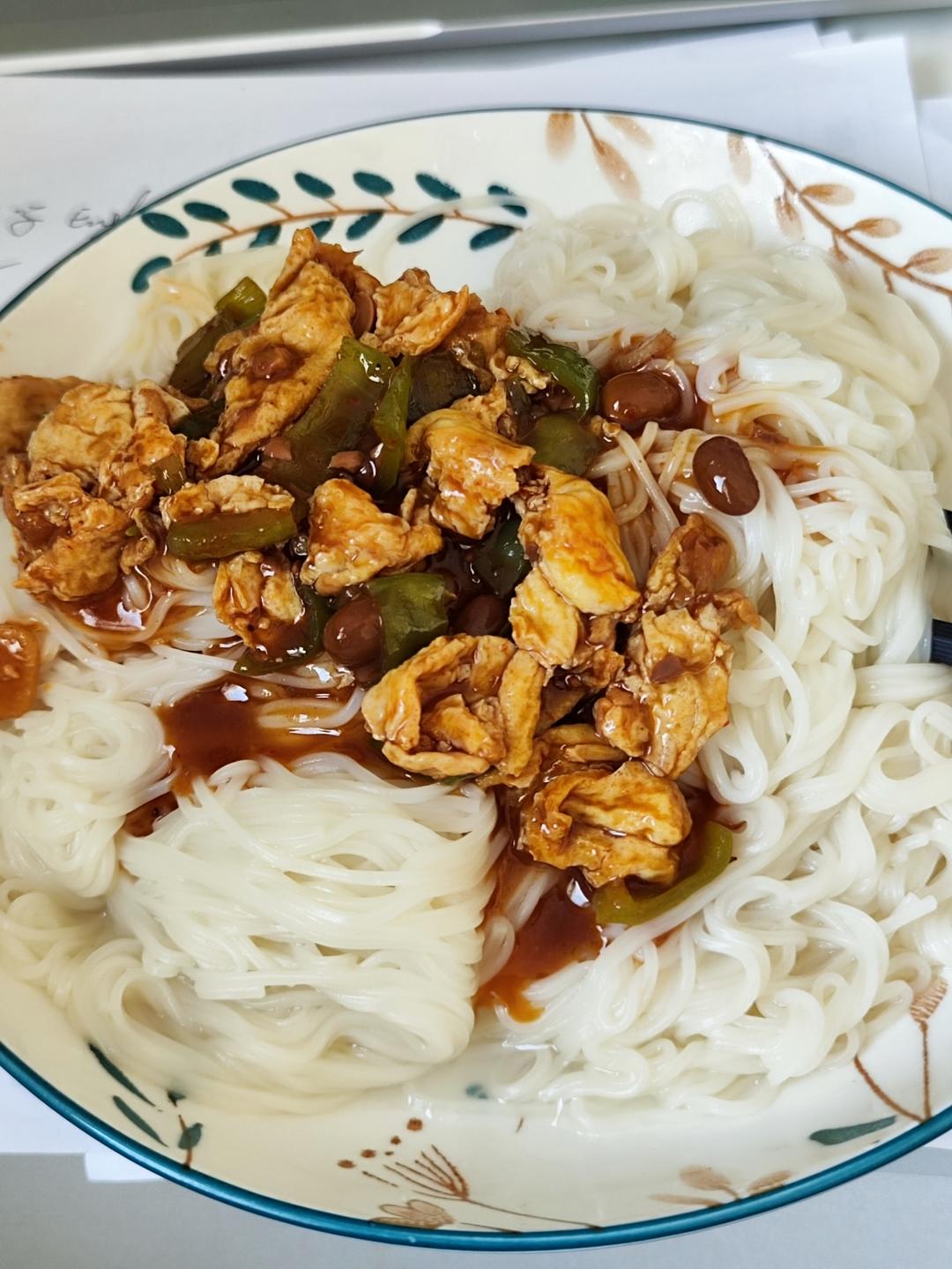 鸡蛋尖椒打卤面