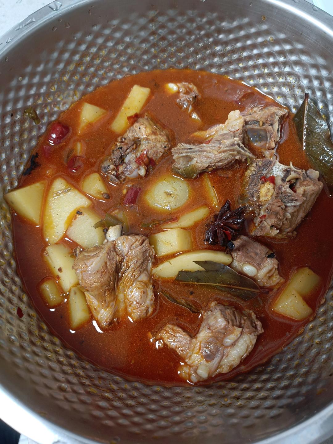土豆炖排骨