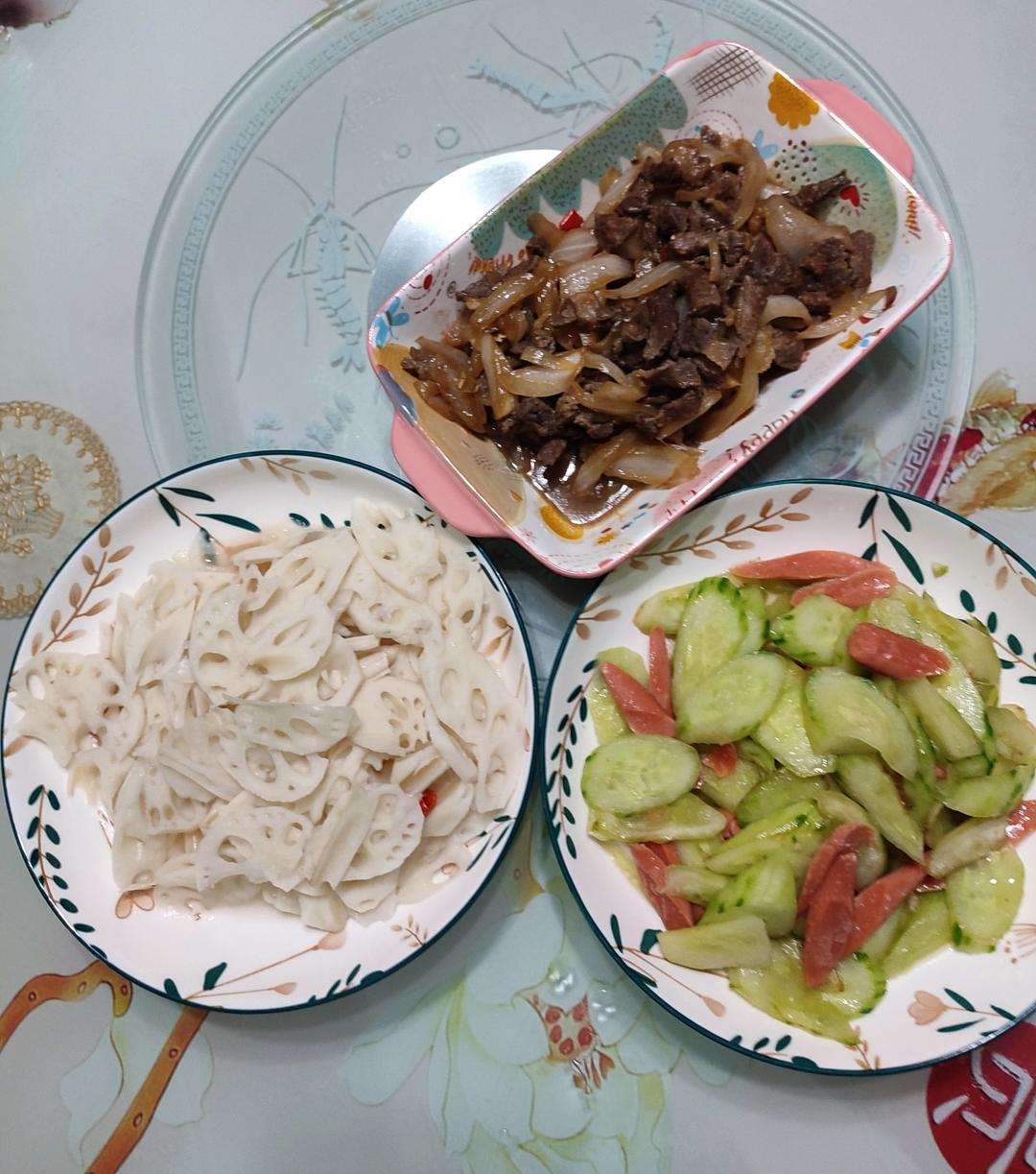 洋葱炒牛腩
