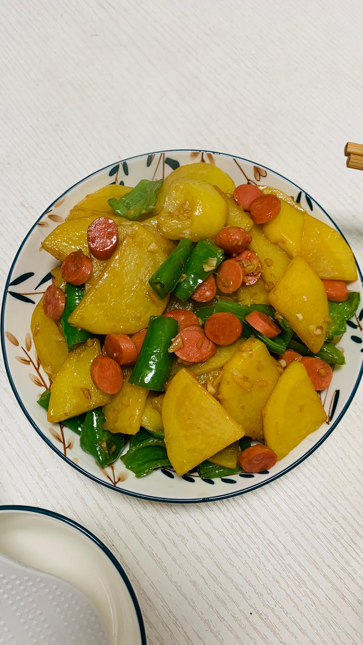 土豆片炒火腿肠