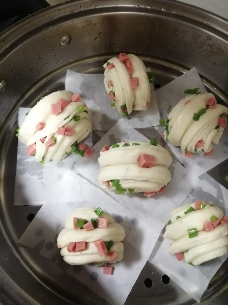 传统的葱油花卷