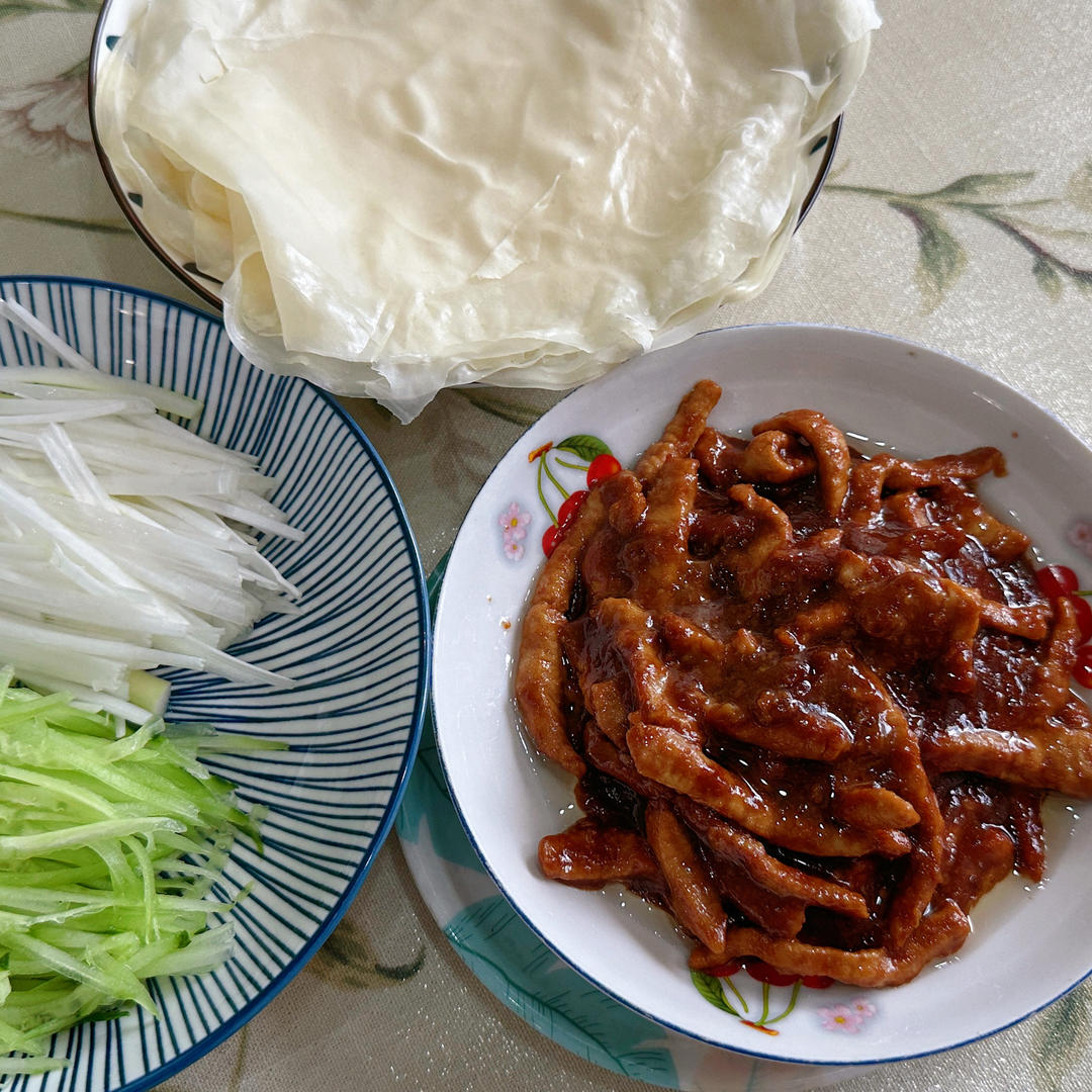 春日限定-京酱肉丝卷春饼