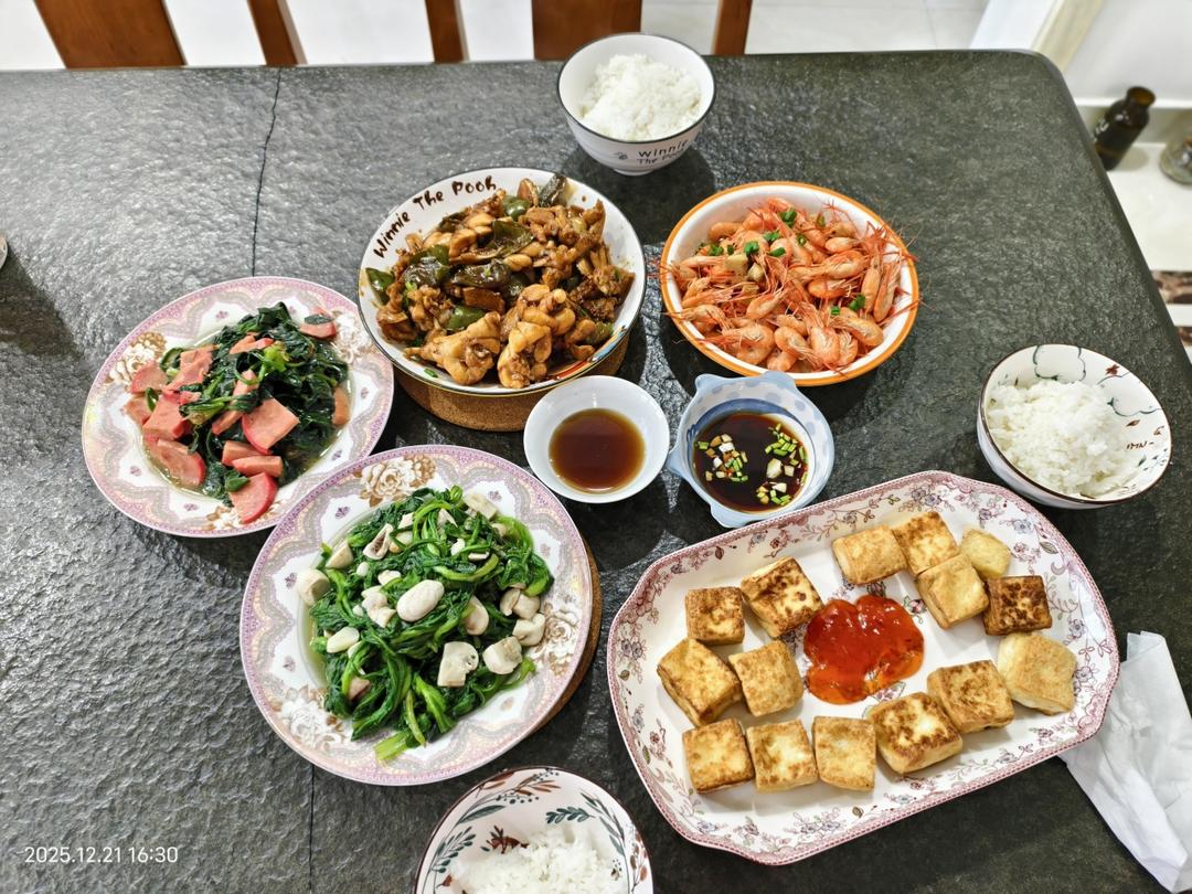 煎臭豆腐配甜辣酱