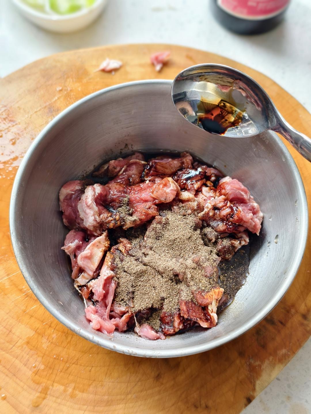 不用黑椒醬的黑椒牛肉/牛柳（超詳細(xì)版）的做法 步驟1