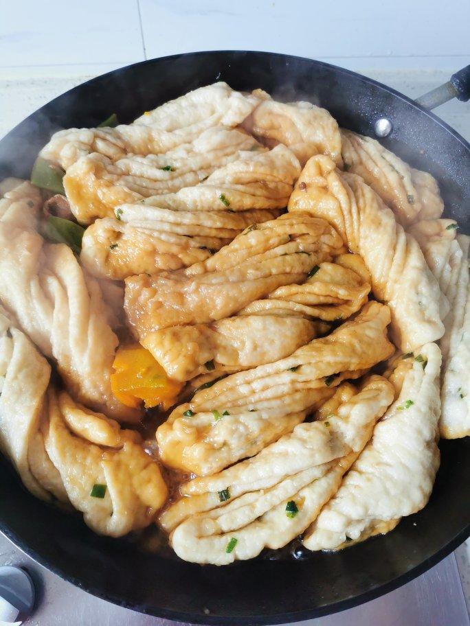 一锅出-豆角土豆玉米五花肉卷子