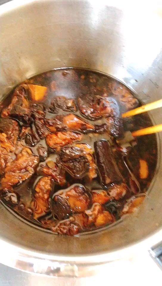 酱烧牛骨