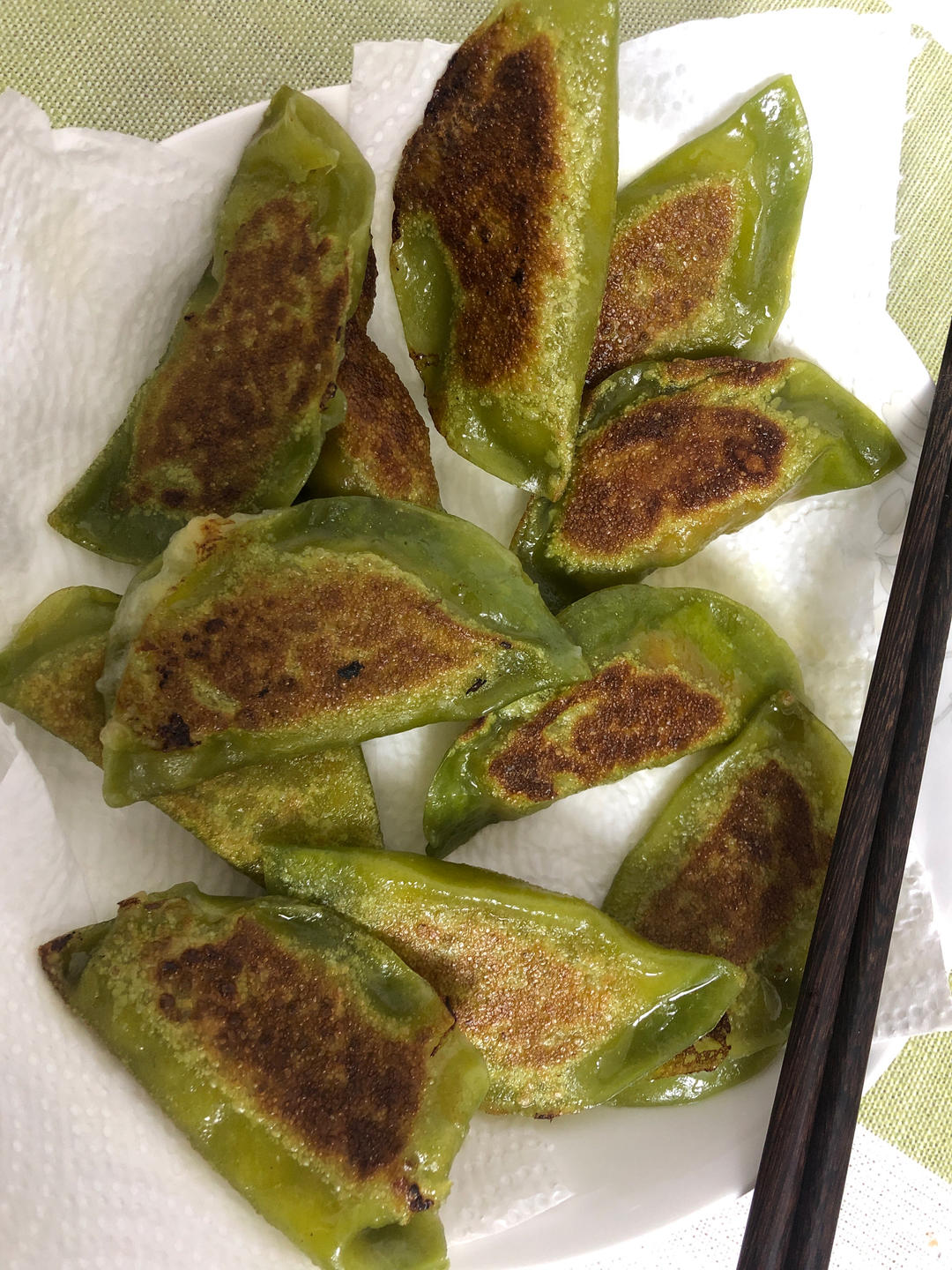 一个苹果两张饺子皮就能做出来香甜酥脆的小甜品