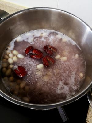 鲜莲子煮粥，好吃不是一点点。的做法 步骤7