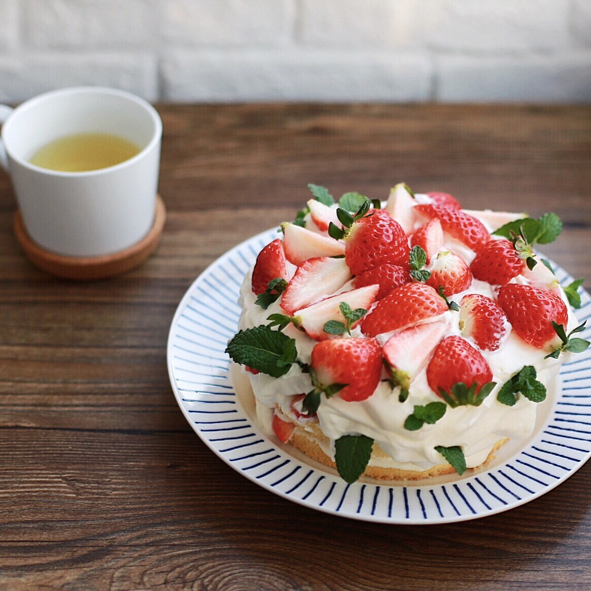 时下流行的鲜奶油戚风裸蛋糕