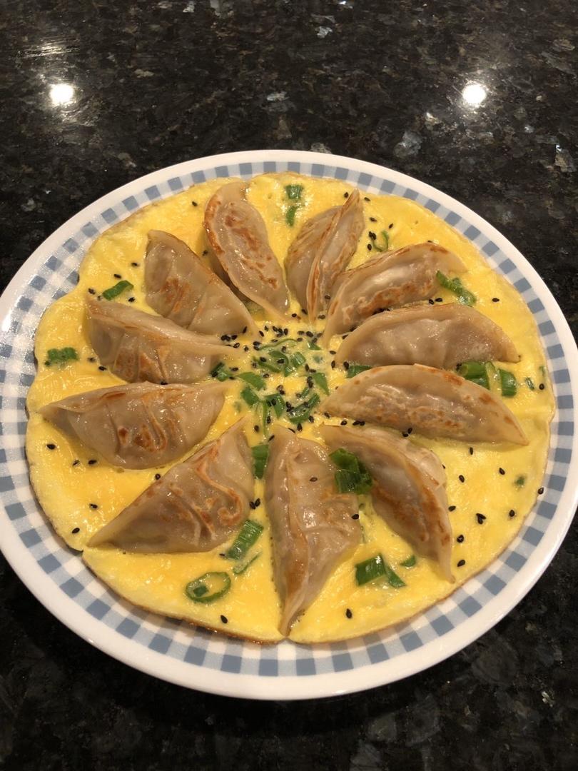 鸡蛋生煎饺子