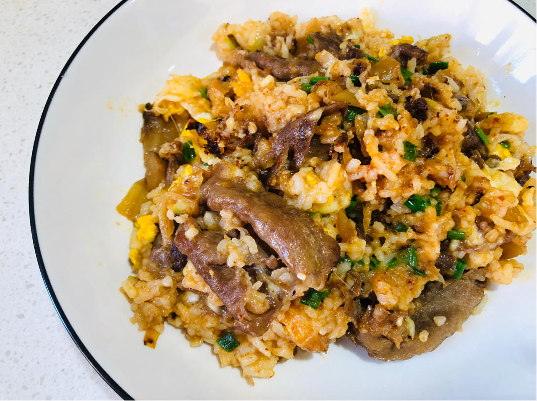 赖小米咯做的泡菜肥牛炒饭