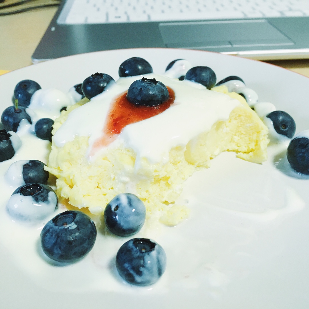 懒人食|1分钟微波炉柠檬酸奶小蛋糕（无油低脂版）