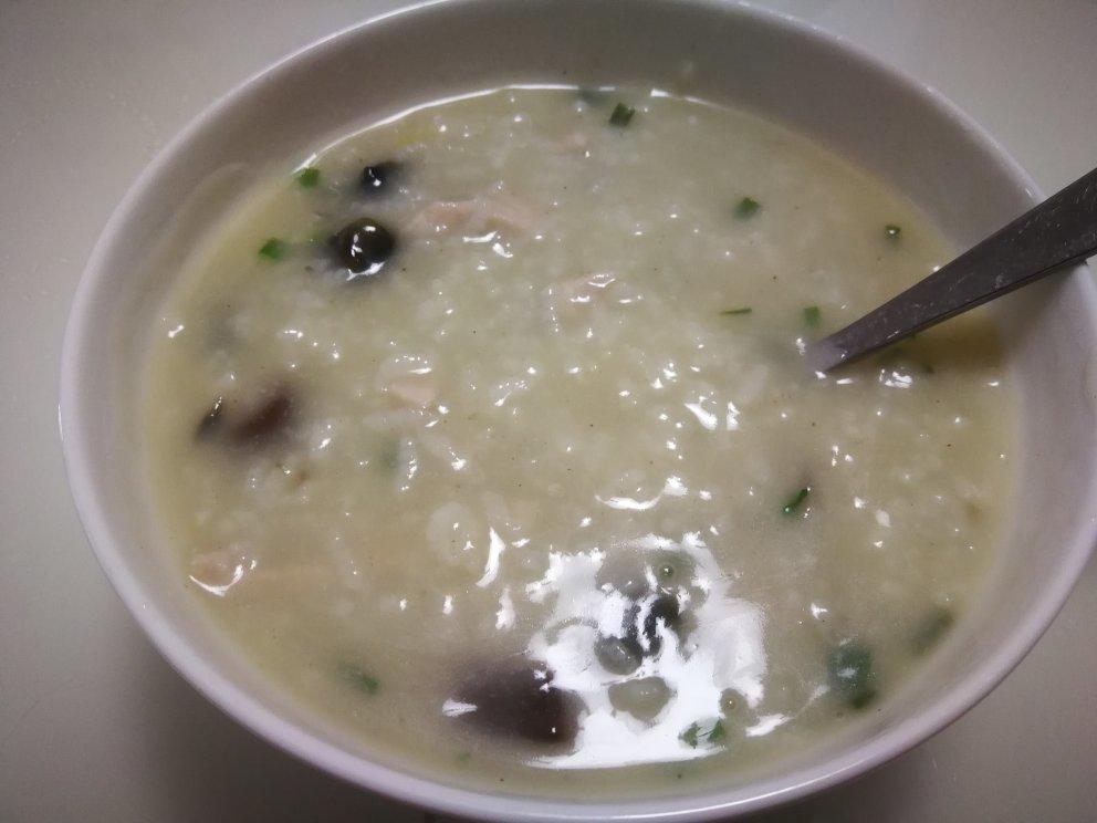 妈妈👩教我做的皮蛋瘦肉粥🥣简单快捷美味😋