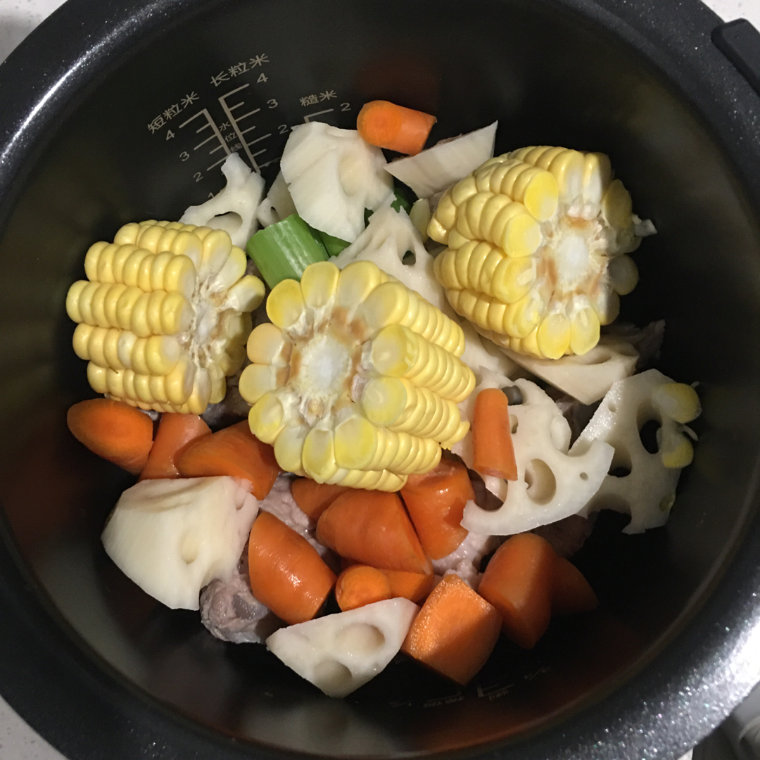 厨师长教你：“玉米排骨汤”的家常做法，营养又美味，先收藏了