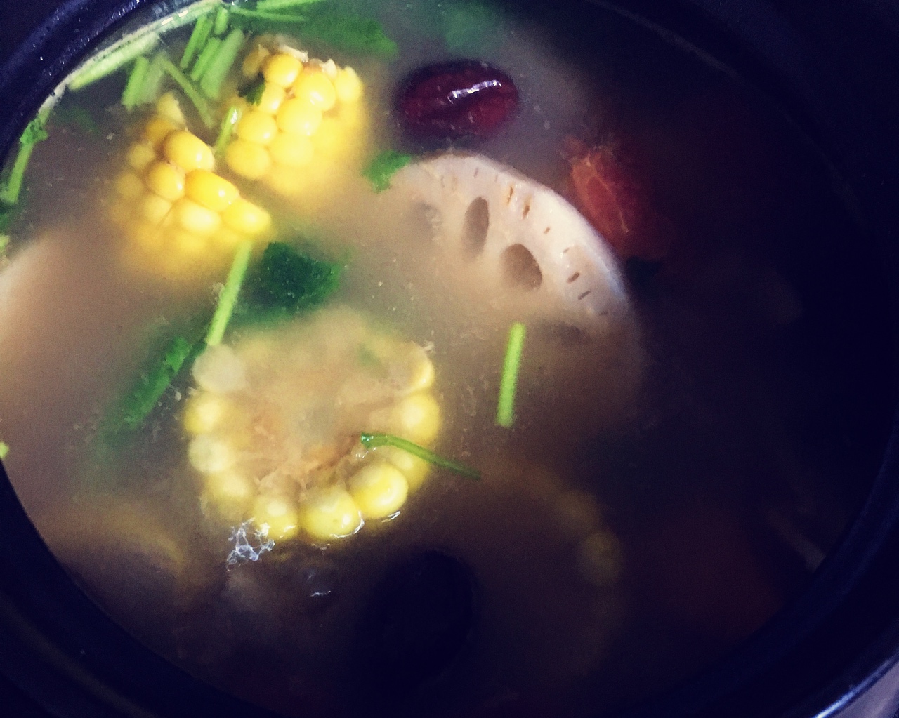 玉米莲藕菌汤的做法 步骤2