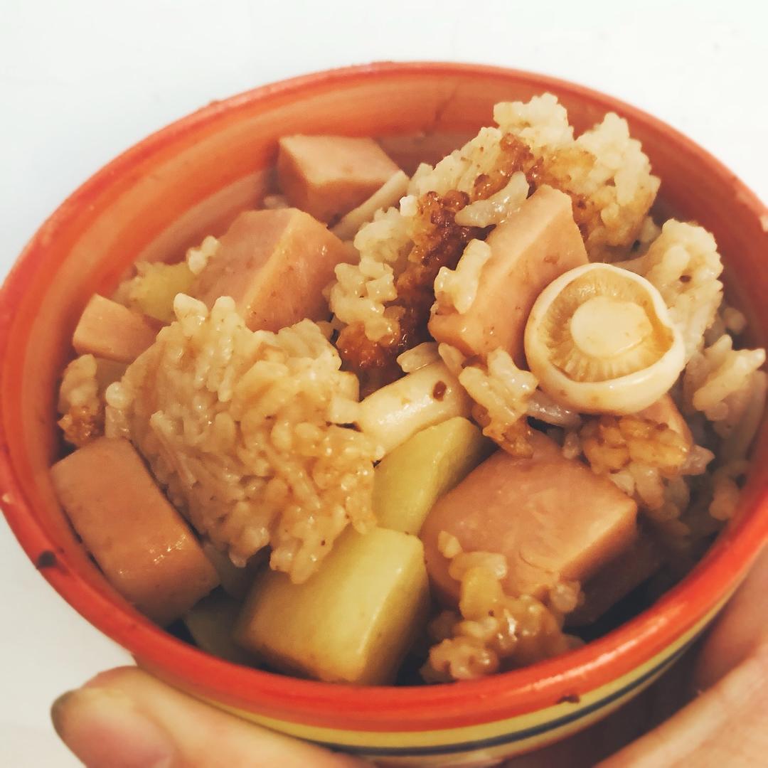 香菇腊肠土豆焖饭