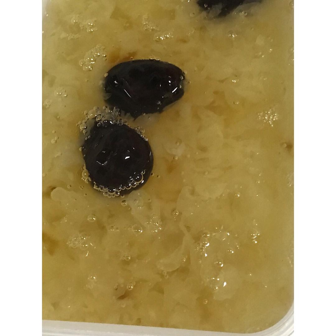 桃胶皂角米炖银耳