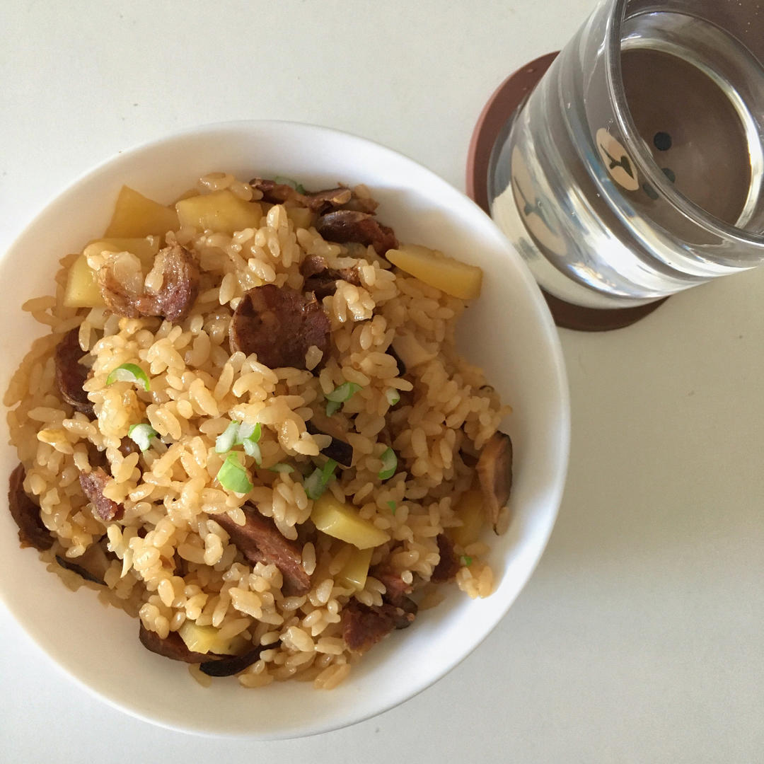 咕嘟焖饭汁——香菇土豆甜肠焖饭