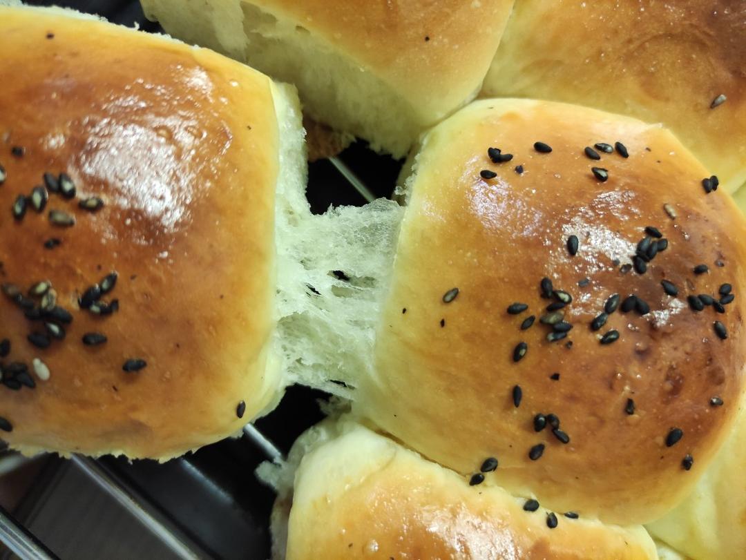 🥛超简单快手，柔软拉丝，一次发酵，牛奶小餐包