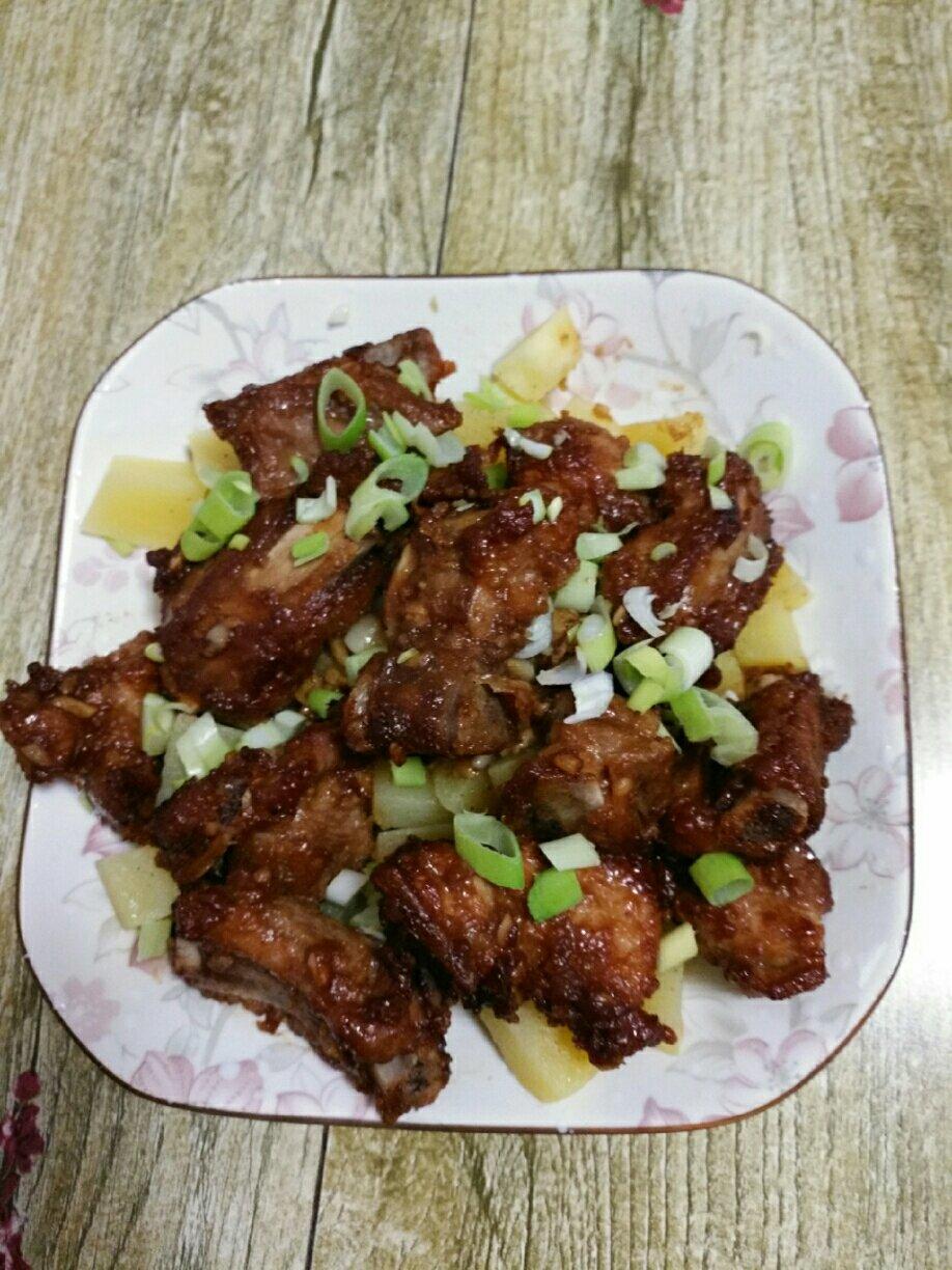香酥排骨蒸土豆