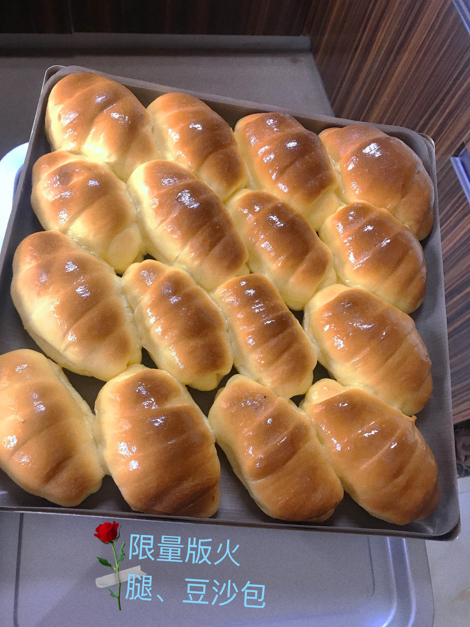 又香又软又拉丝，咬一口奶香十足！超治愈的淡奶油波兰种小餐包