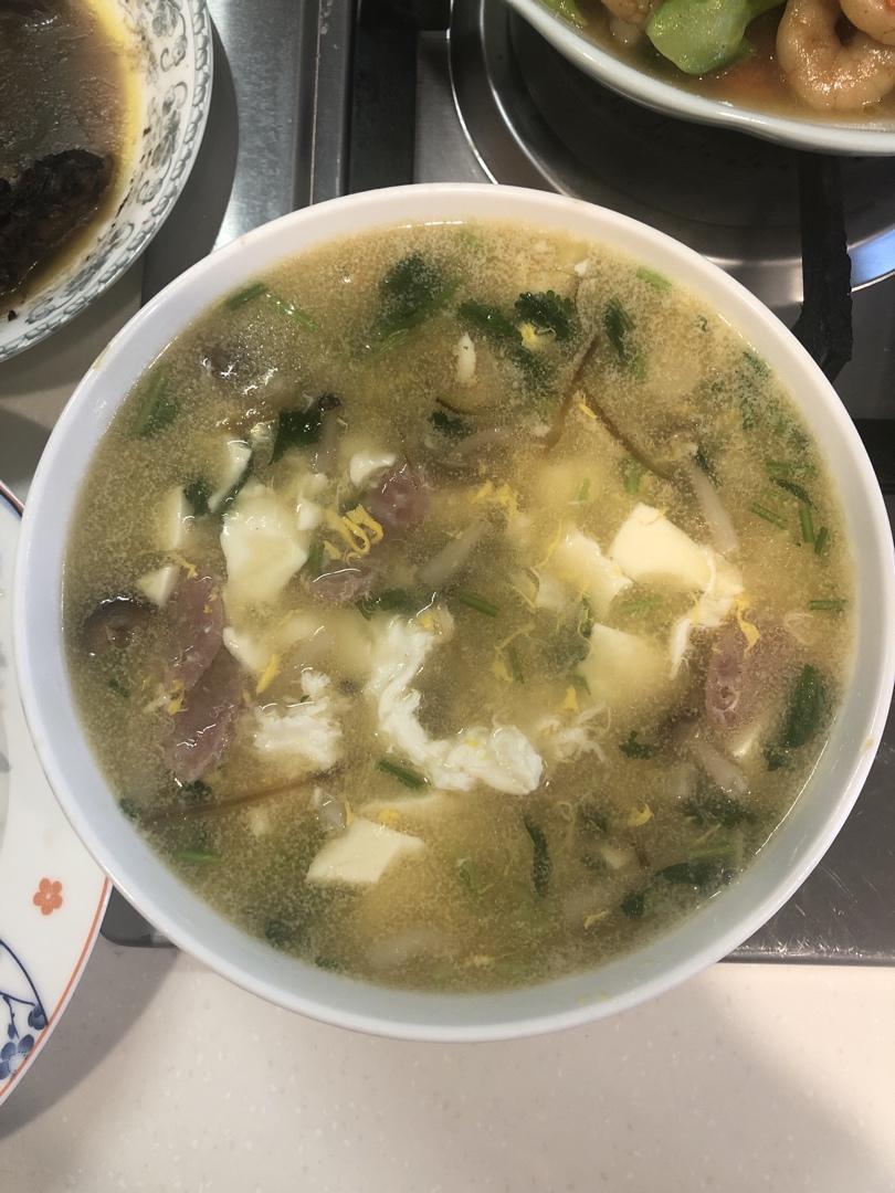 鲜美蘑菇豆腐汤