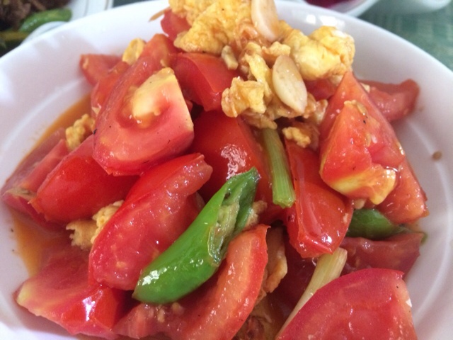 绿草婉心做的青椒西红柿炒鸡蛋