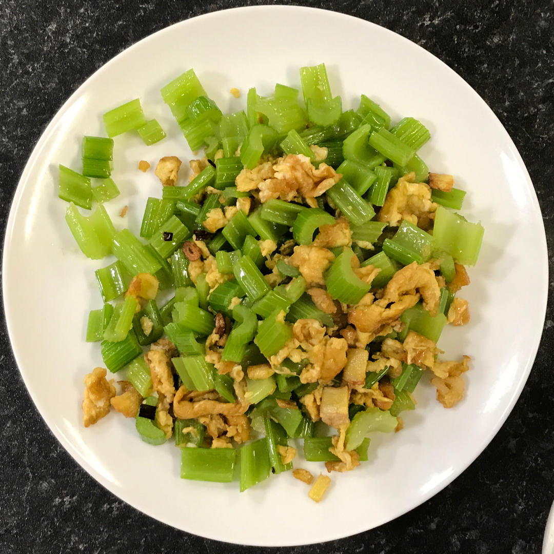 蚝油鸡蛋炒芹菜