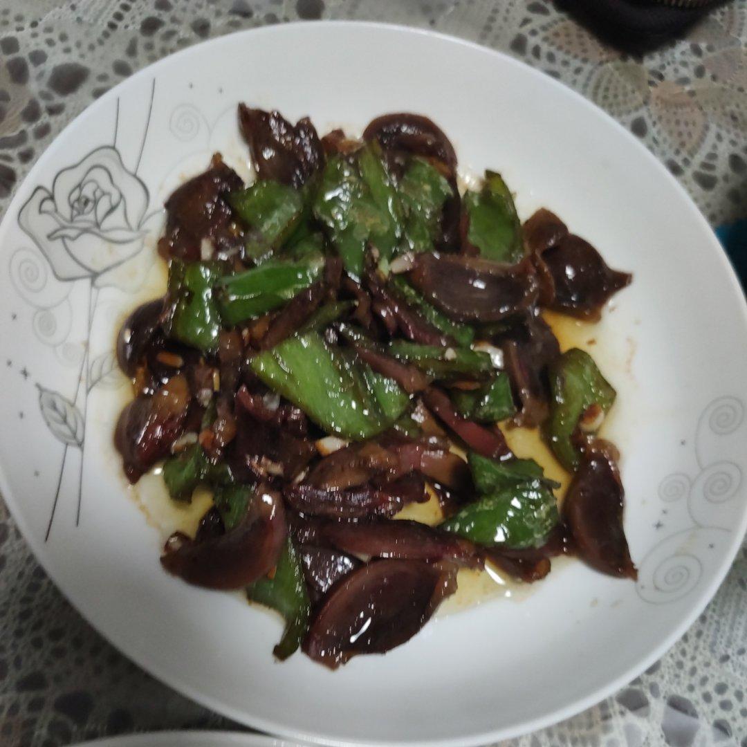 厨师长教你：农家菜“青椒炒鸭胗”的做法，看得口水直流