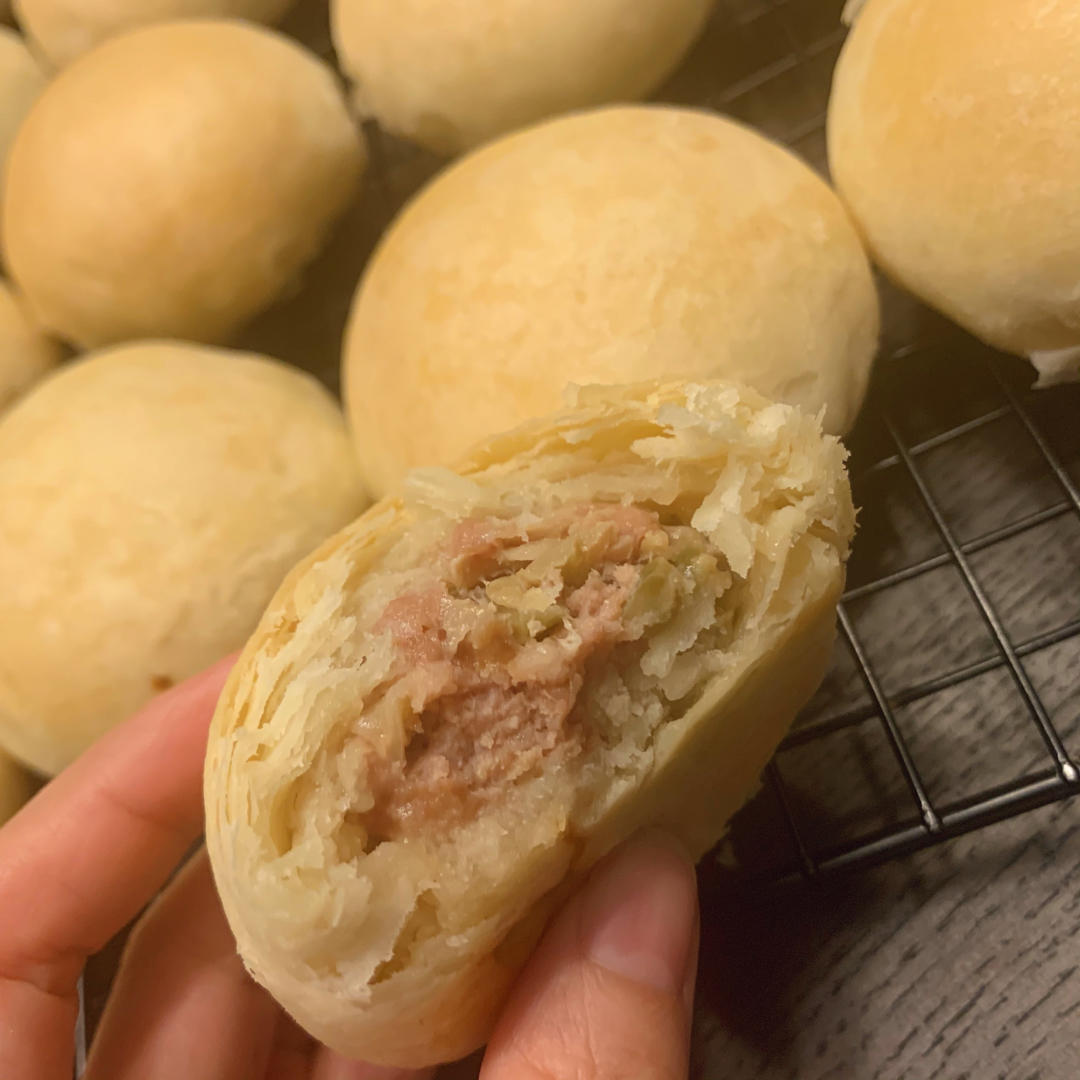 榨菜鲜肉月饼！集鲜香咸甜酥脆汇聚的好口味啊~