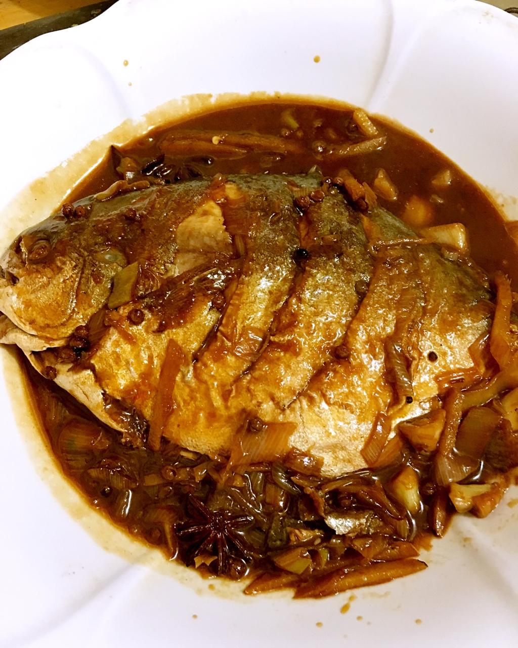 传统中式红烧平鱼