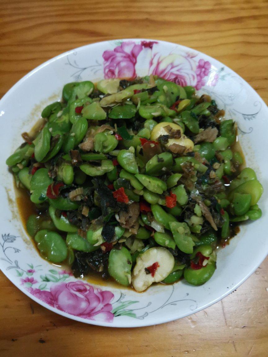 咸菜肉末炒蚕豆瓣