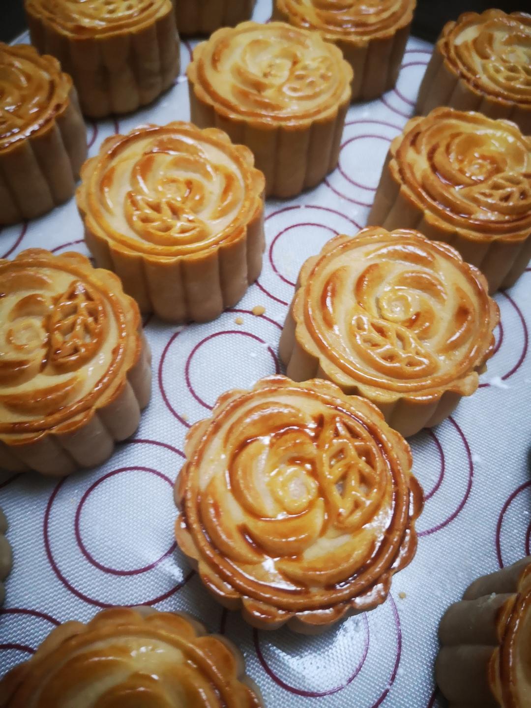 广式月饼—蛋黄莲蓉月饼