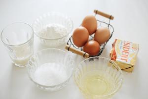 豆乳蛋糕卷—北鼎烤箱食谱的做法 步骤1
