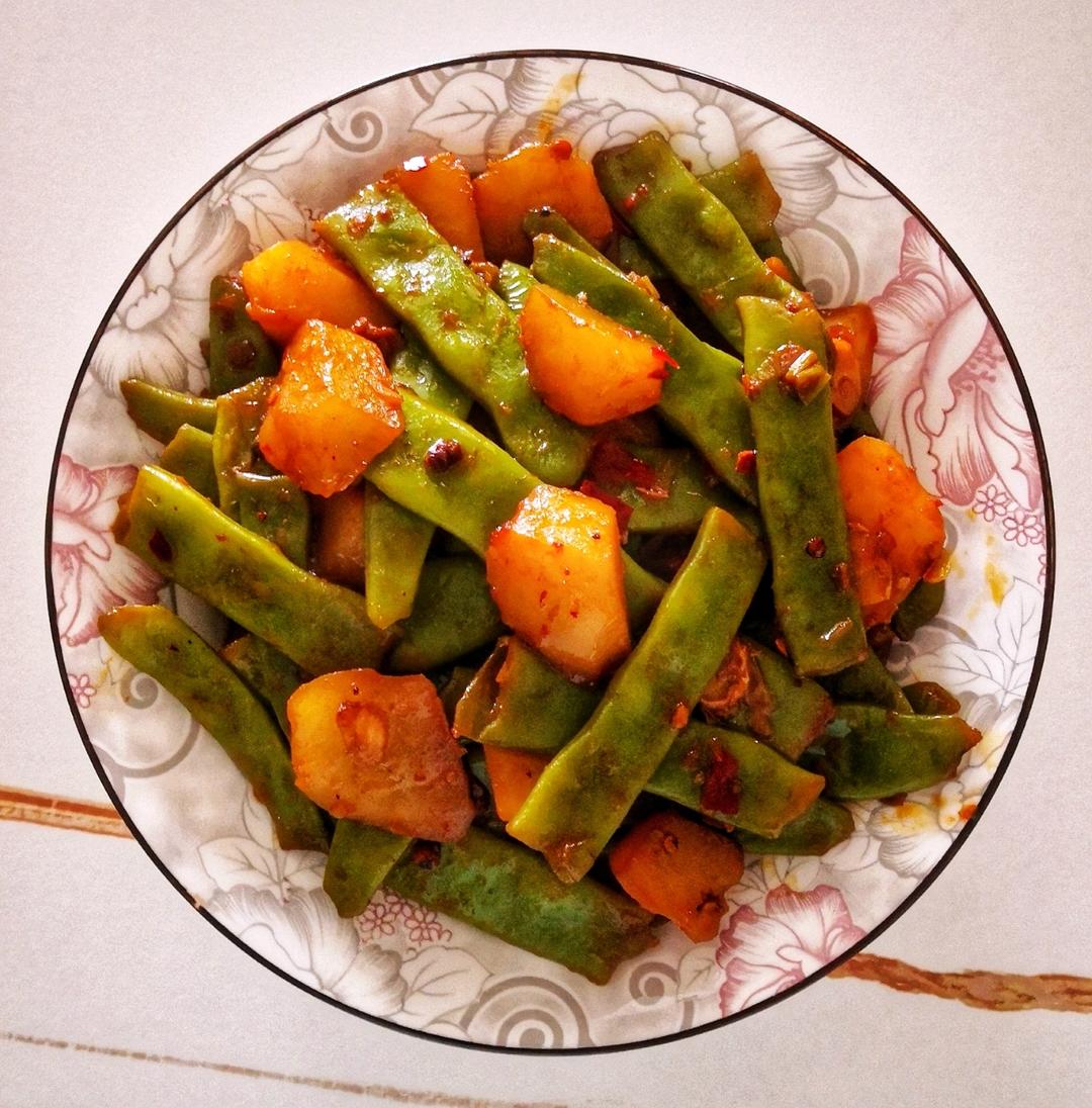 家常土豆炖豆角