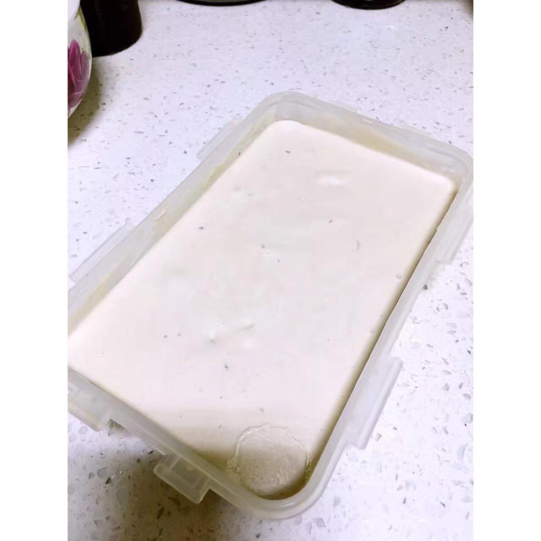 适合小朋友的冰淇淋（介意生鸡蛋的进）消耗淡奶油的好办法