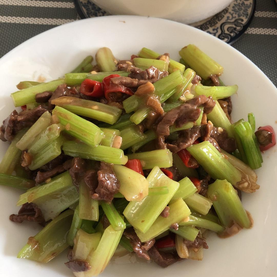 芹菜炒牛肉