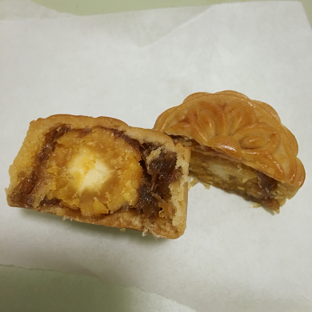 广式月饼—蛋黄冬翅月饼