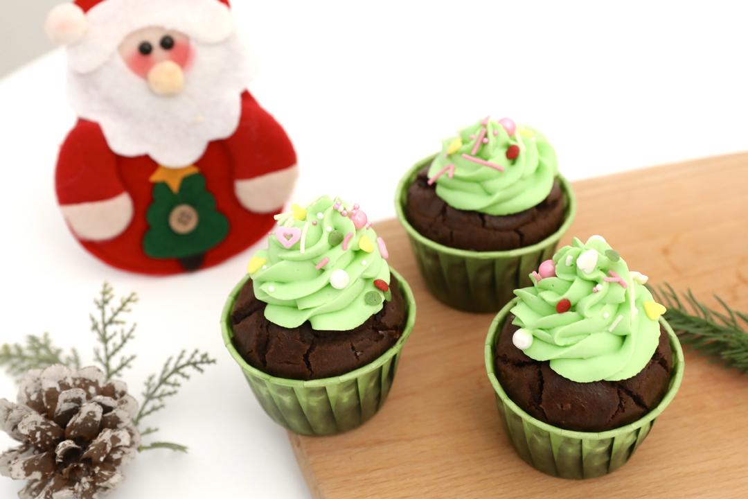 圣诞纸杯蛋糕的做法