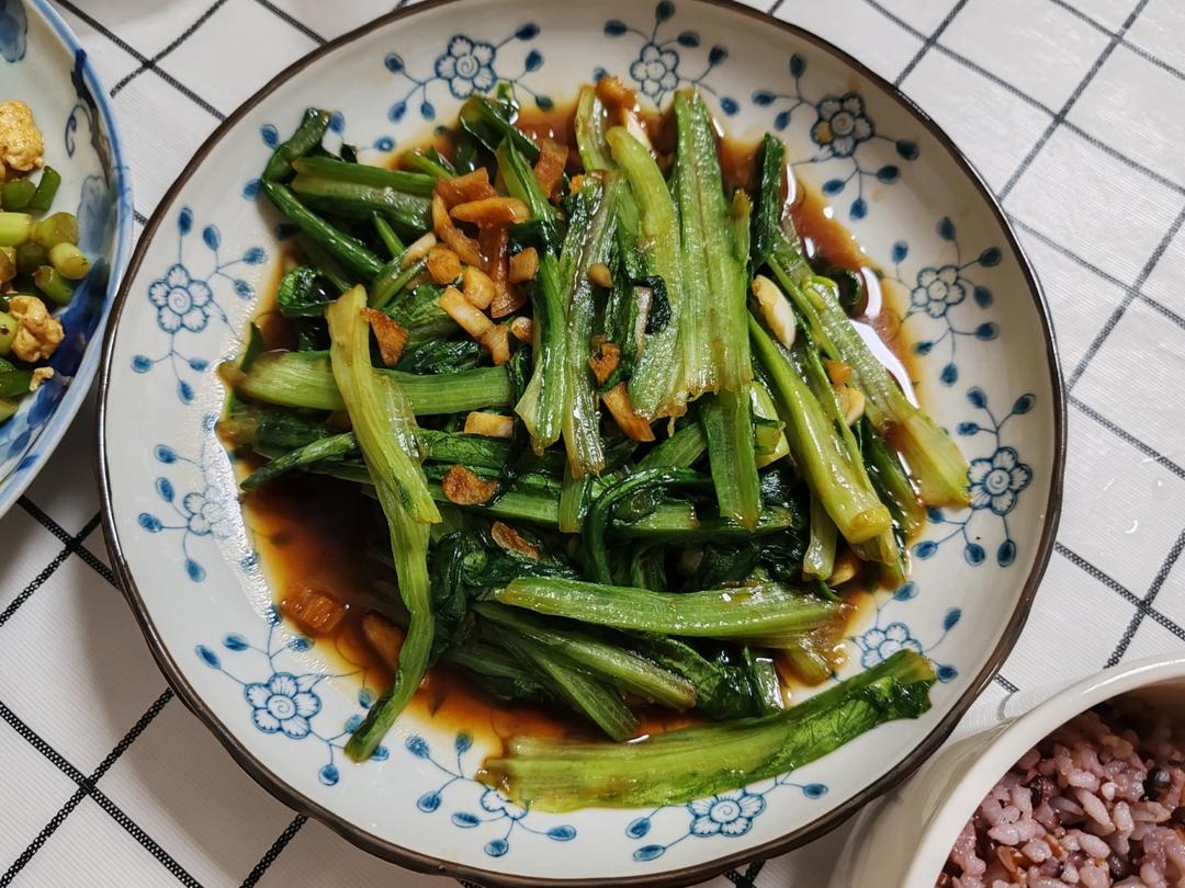 蒜蓉耗油清炒油麦菜，减脂快手菜，宝宝超爱，傻瓜步骤，屡试不爽，好吃且下饭，鲜香爽口！！