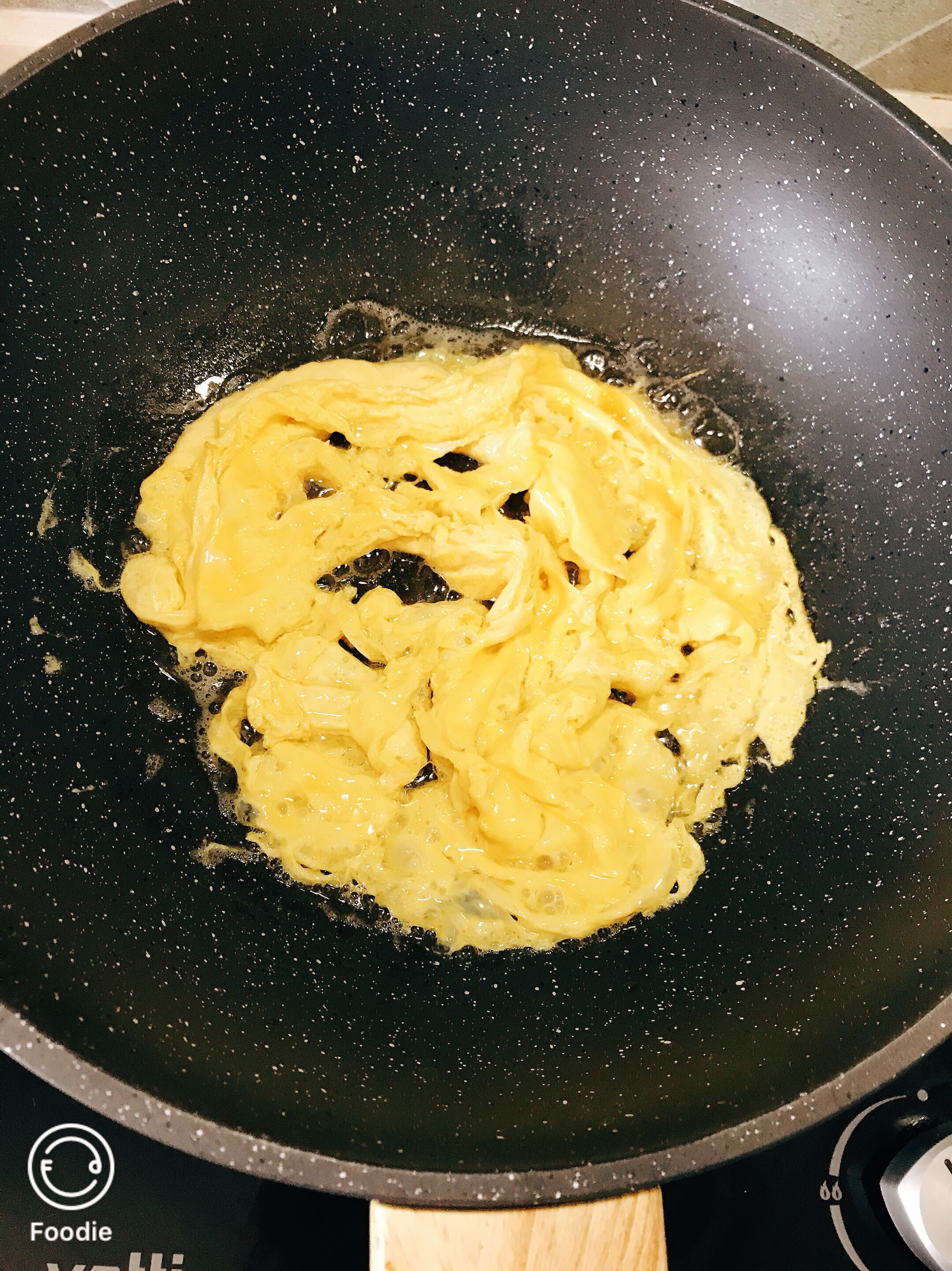 金针菇炒鸡蛋的做法 步骤3