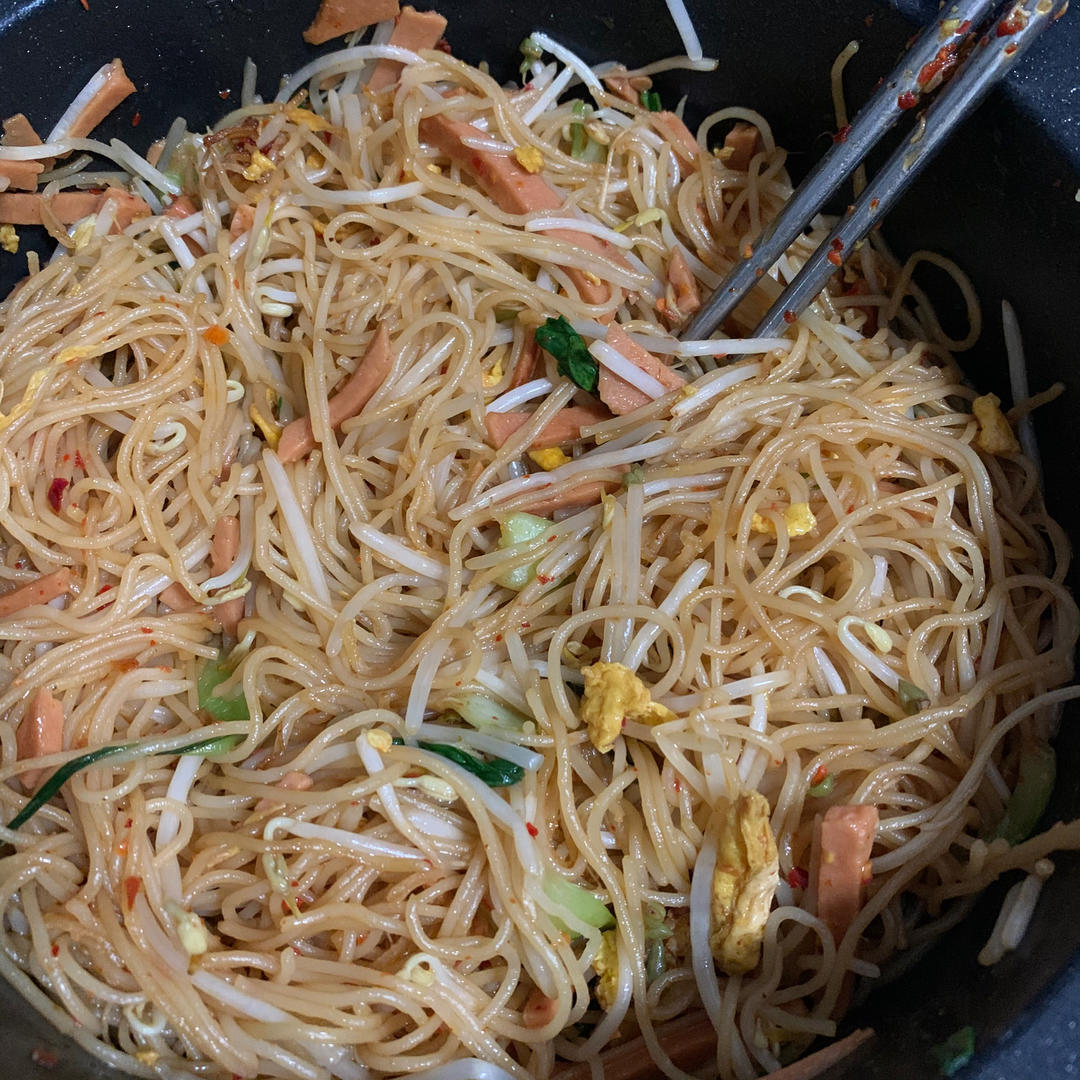 不泡水不多油不粘锅的炒米线