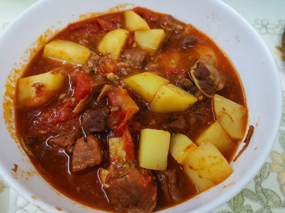 土豆焖牛腩