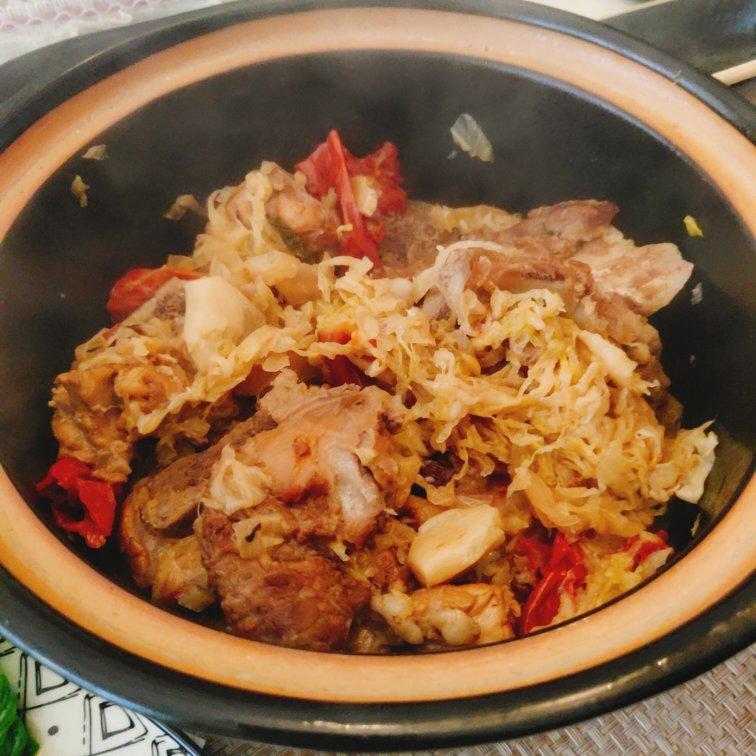 酸菜炖排骨😋地道东北菜