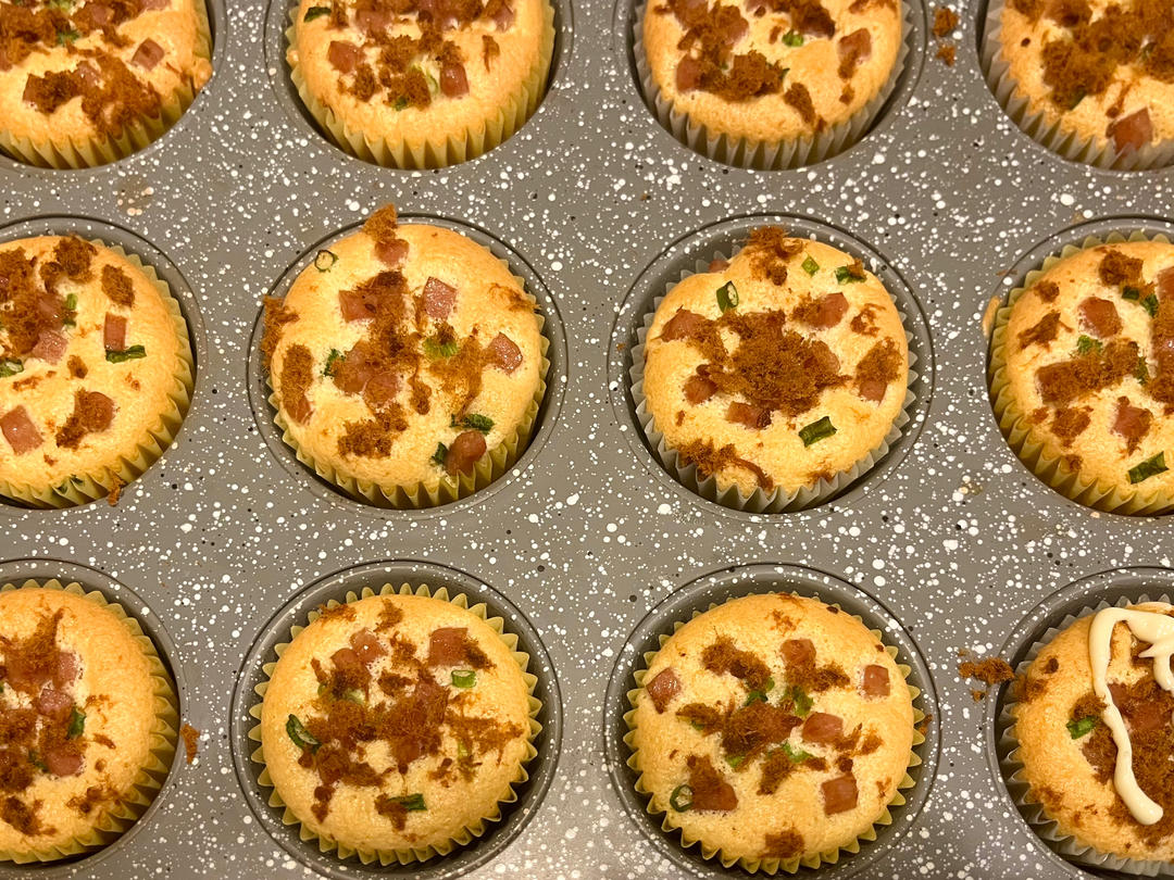 咸香！香葱肉松火腿纸杯蛋糕