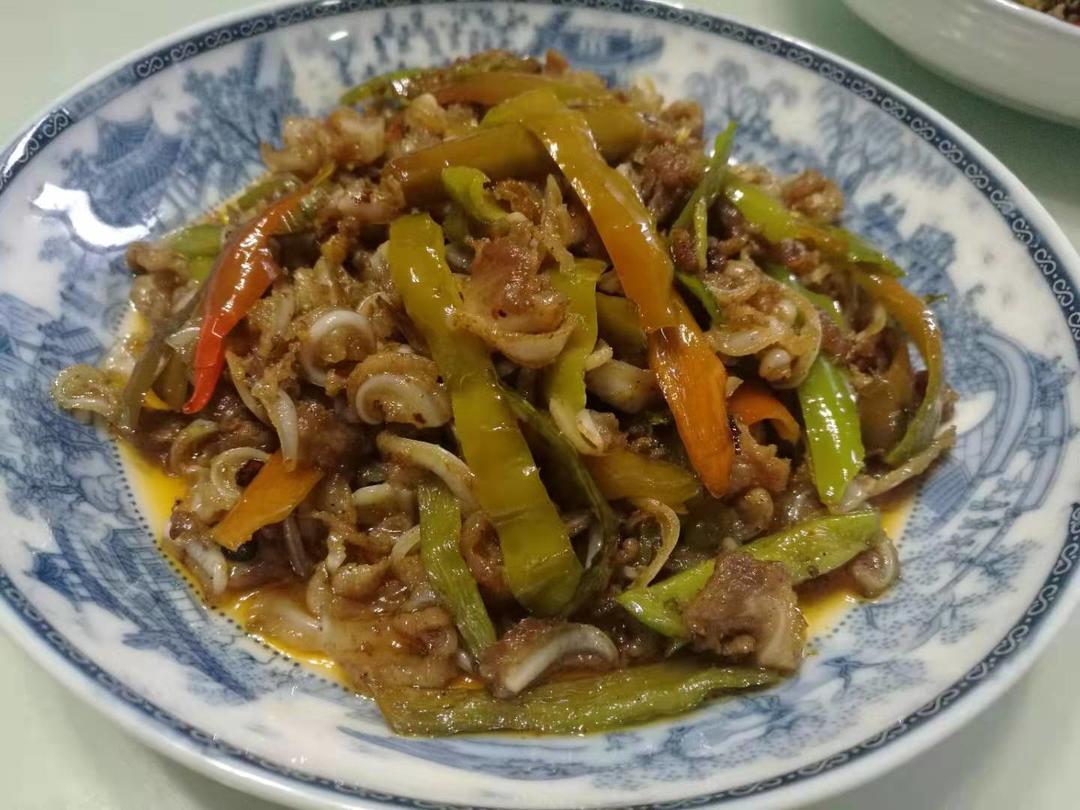 下酒好菜：辣椒炒月亮骨的做法