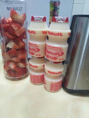 鲜榨草莓汁🍓的做法 步骤2