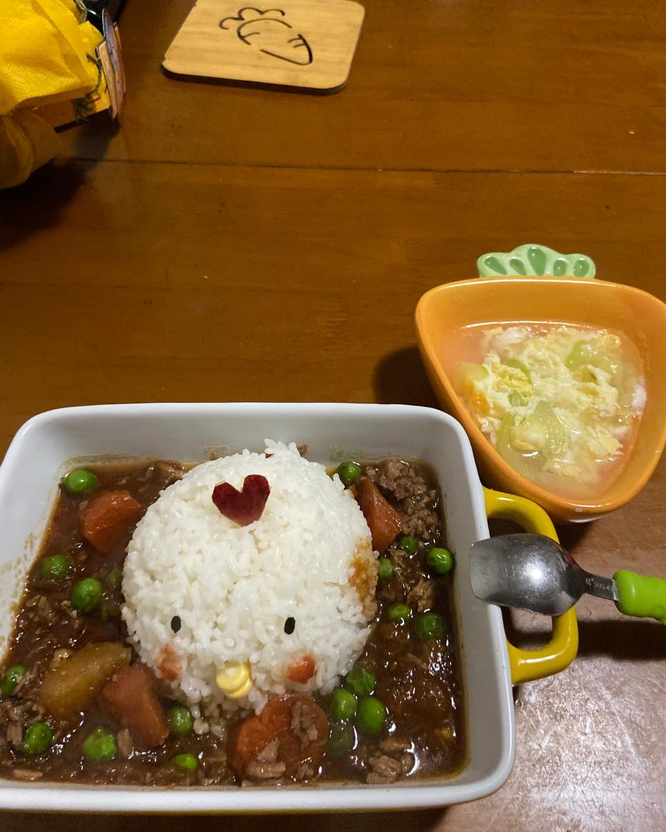 人见人爱花见花开🐤         三只小鸡日式咖喱饭