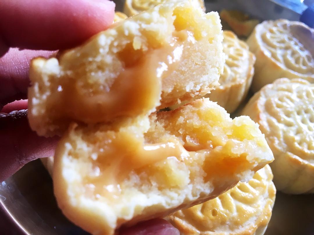 超详细图解版--流心奶黄月饼